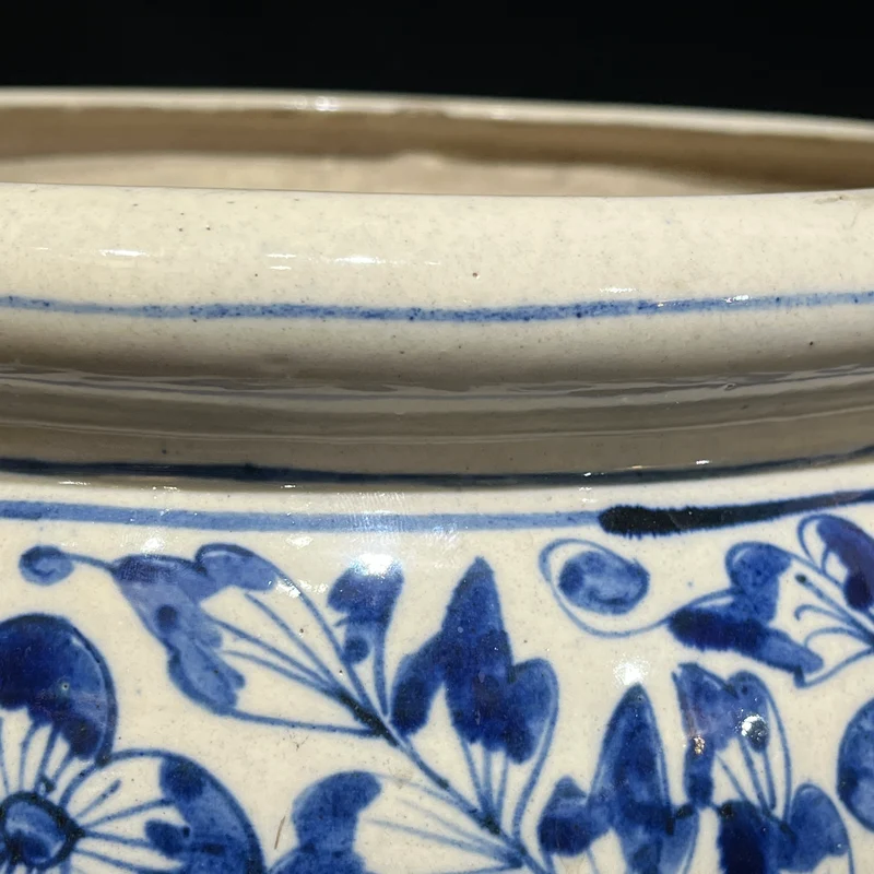 Jardinera de cerámica con ilustración floral azul mediados s.XX
