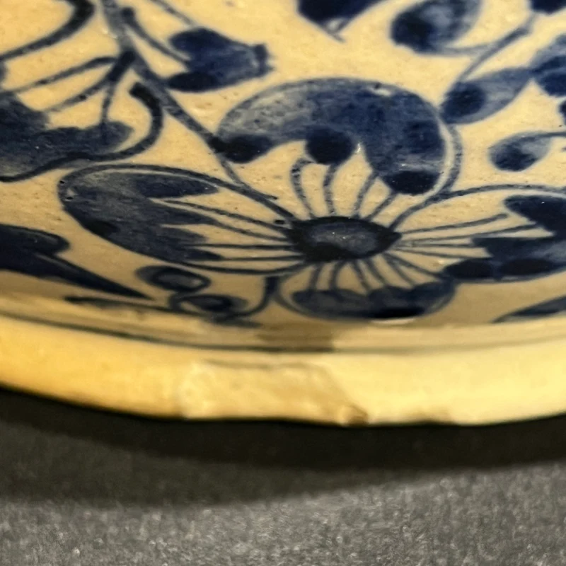 Jardinera de cerámica con ilustración floral azul mediados s.XX