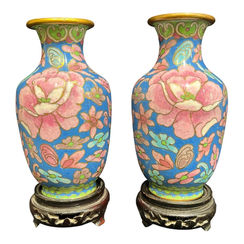 Par de jarroncitos chinos bronce cloissoné diseño floral con peana mediados SXX