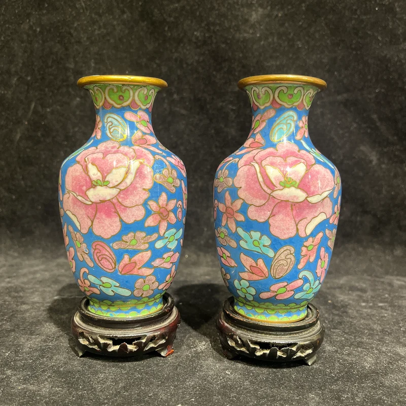 Par de jarroncitos chinos bronce cloissoné diseño floral con peana mediados SXX