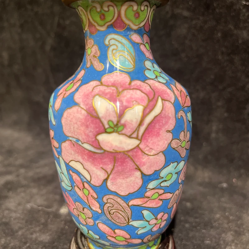 Par de jarroncitos chinos bronce cloissoné diseño floral con peana mediados SXX