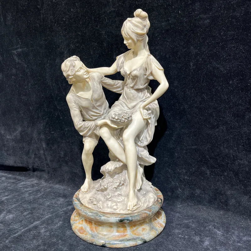 Escultura estilo neoclásica italiana de biscuit sobre base de mármol principios SXX