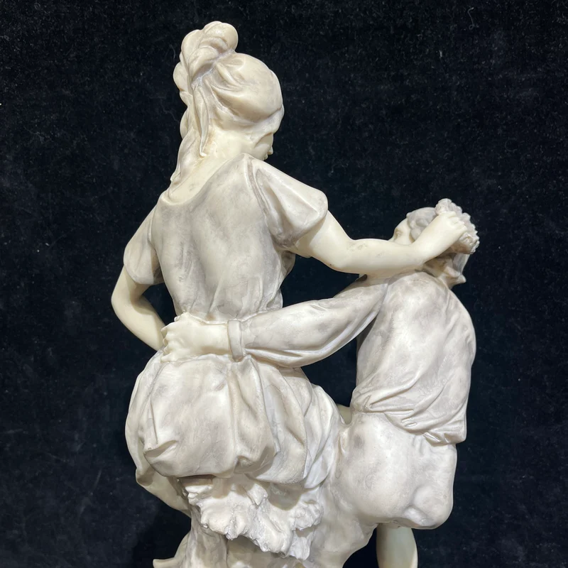 Escultura estilo neoclásica italiana de biscuit sobre base de mármol principios SXX