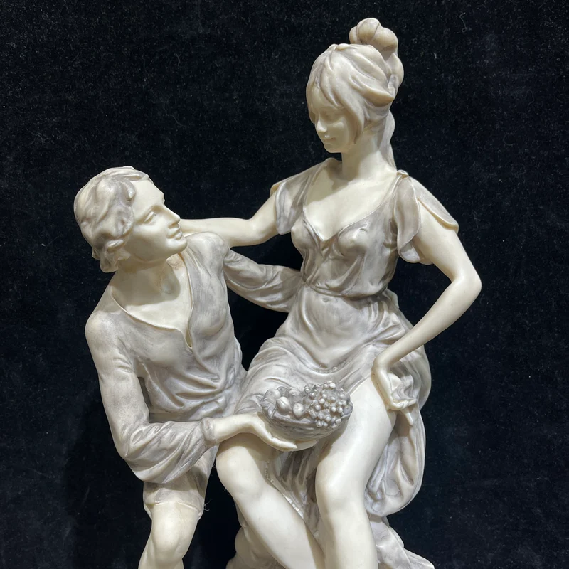 Escultura estilo neoclásica italiana de biscuit sobre base de mármol principios SXX