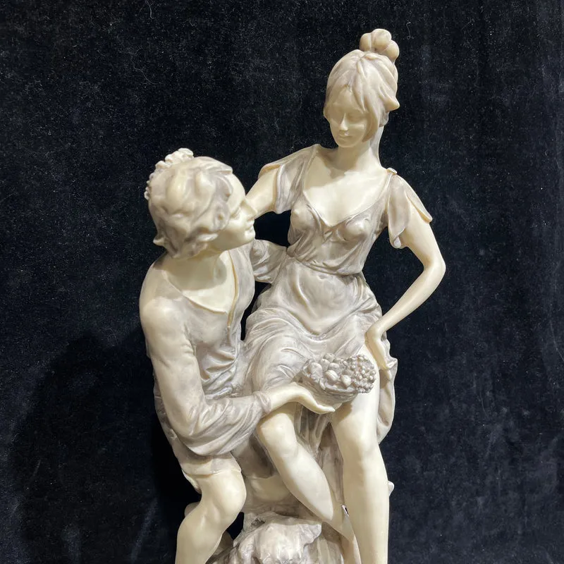 Escultura estilo neoclásica italiana de biscuit sobre base de mármol principios SXX