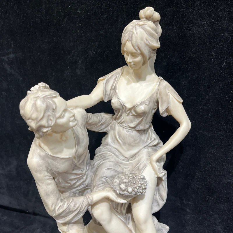 Escultura estilo neoclásica italiana de biscuit sobre base de mármol principios SXX