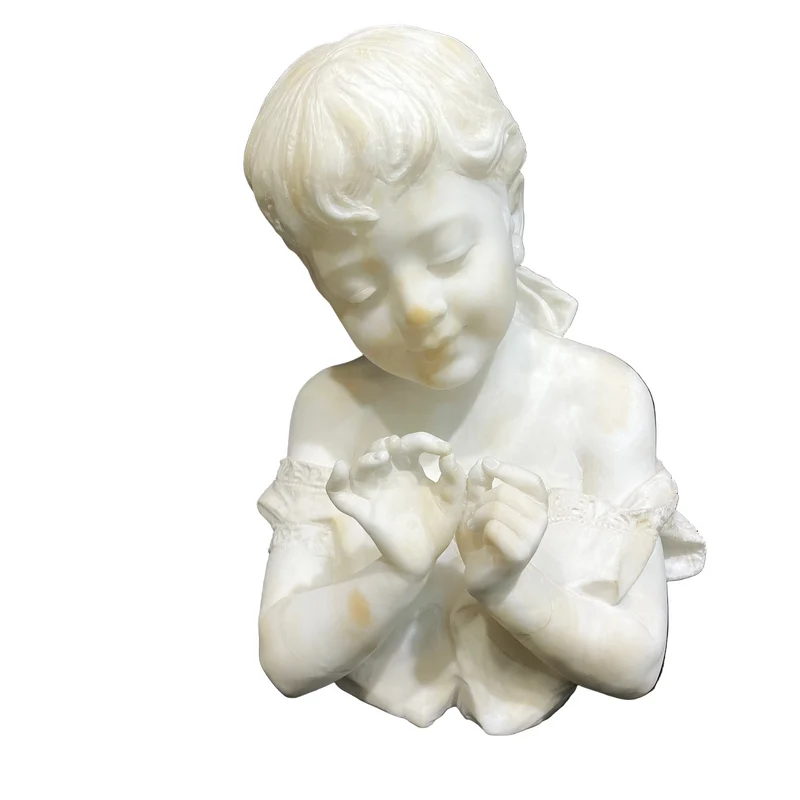 Busto de alabastro 'Niña jugando con sus manos' firmada P.E Fiachy