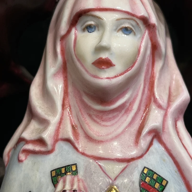 Estatuilla de porcelana Virgen María firmada por Michael Sutty edición especial circa 1980
