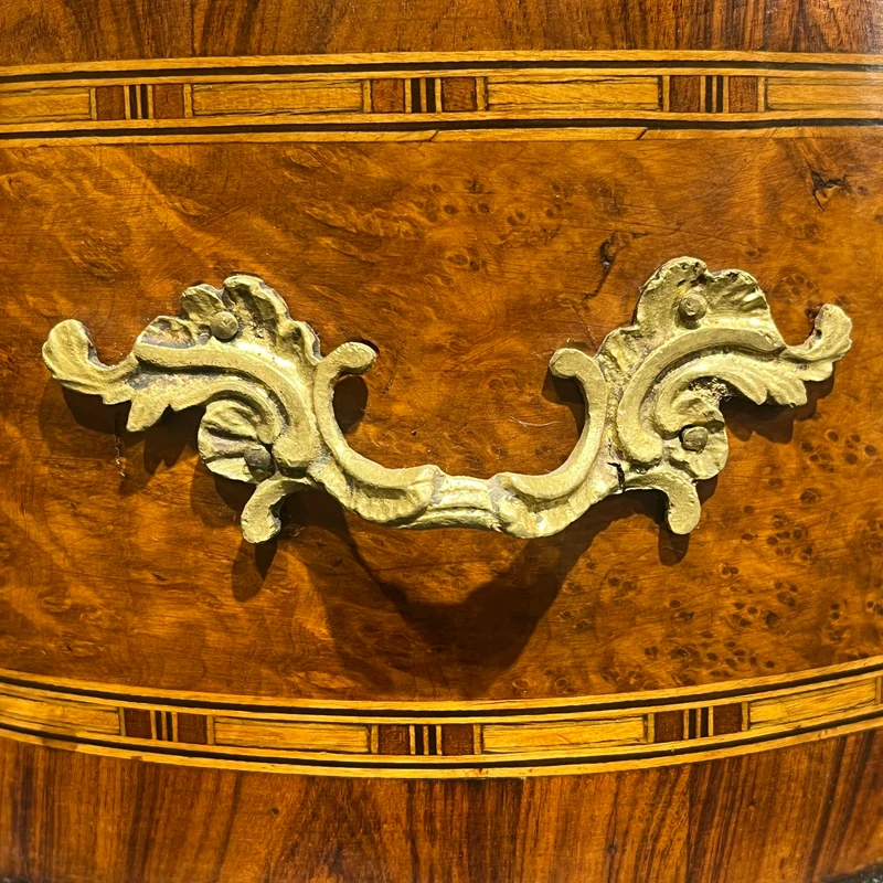 Jardinera francesa estilo Napoleón III con marquetería en raíz de nogal