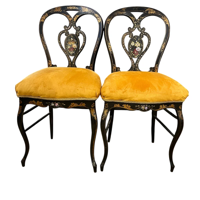 Pareja sillas estilo Napoleón III con incrustaciones en nácar y diseño floral fines s.XIX