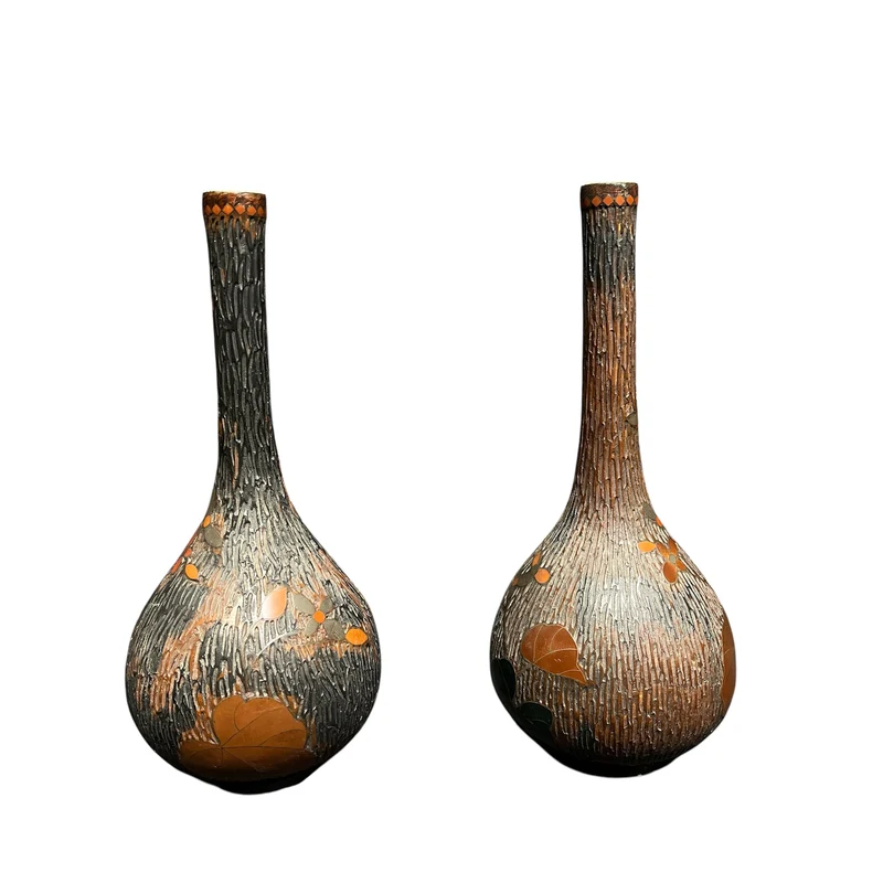 Pareja de jarrones japoneses de porcelana Jikki Shippo del período Meiji (1868-1912)