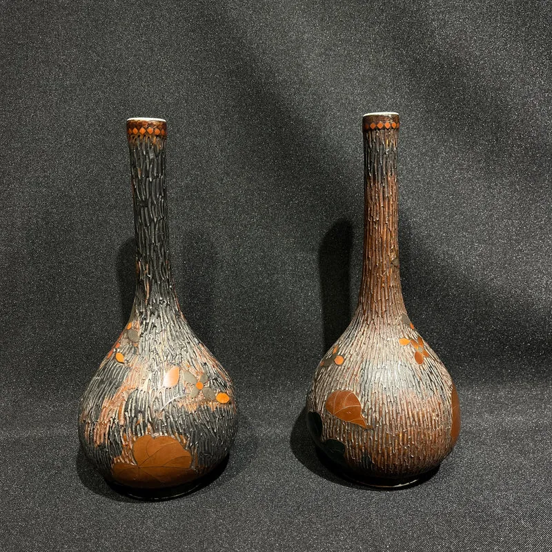 Pareja de jarrones japoneses de porcelana Jikki Shippo del período Meiji (1868-1912)