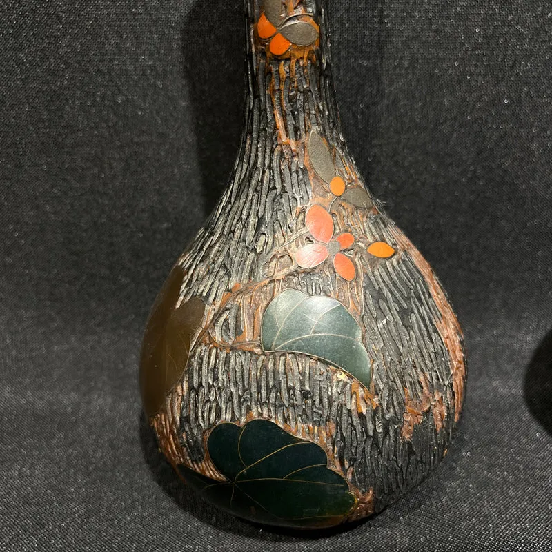 Pareja de jarrones japoneses de porcelana Jikki Shippo del período Meiji (1868-1912)