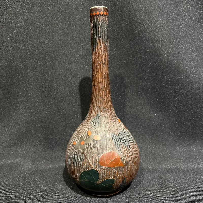 Pareja de jarrones japoneses de porcelana Jikki Shippo del período Meiji (1868-1912)