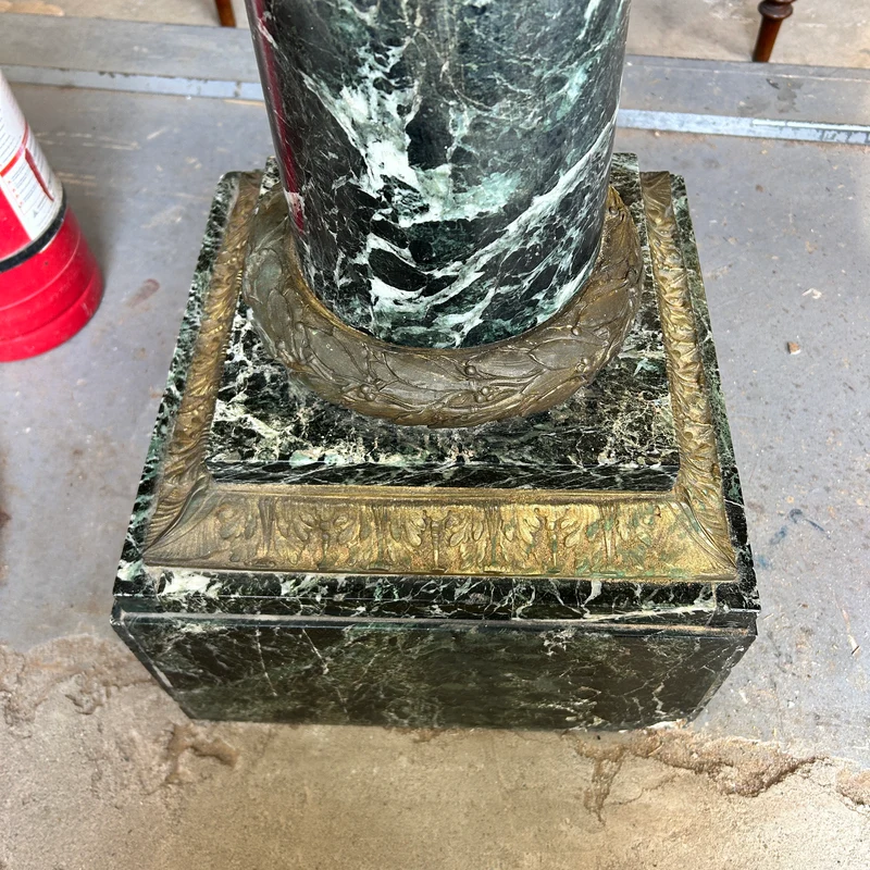 Columna italiana s. XIX mármol verde y aplicaciones en bronce ormolú