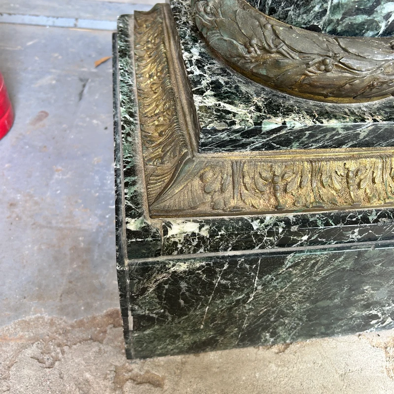 Columna italiana s. XIX mármol verde y aplicaciones en bronce ormolú