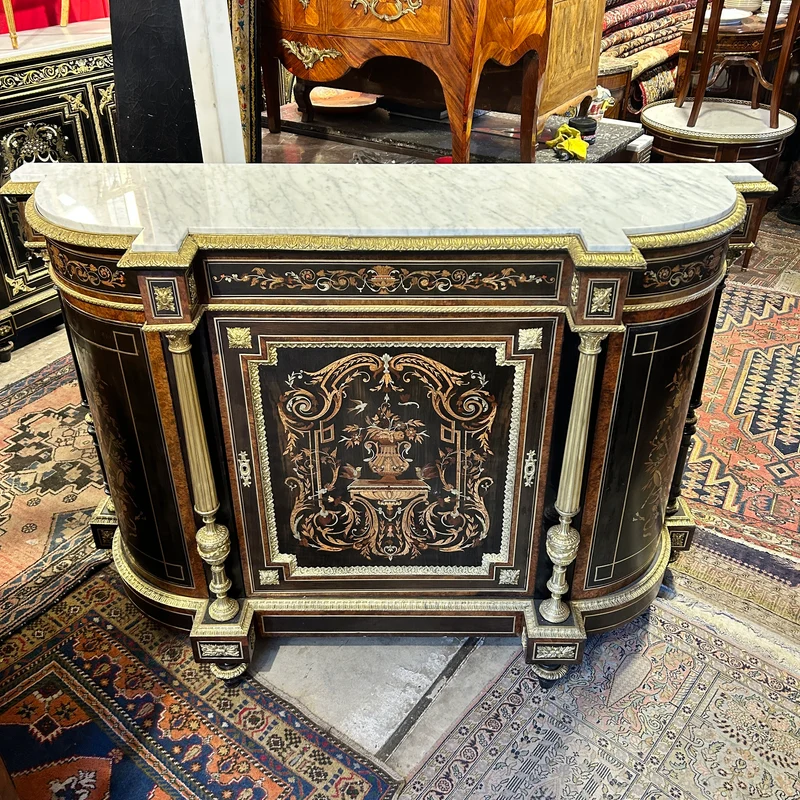 Boulle francés Napoleón III 1890 marquetería en raíz, mármol y columnas en bronce