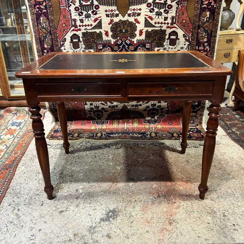 Escritorio francés estilo Louis Philippe de caoba y cubierta de cuero expansible S.XX