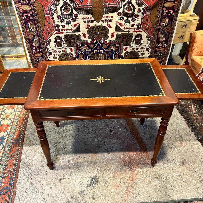 Escritorio francés estilo Louis Philippe de caoba y cubierta de cuero expansible S.XX
