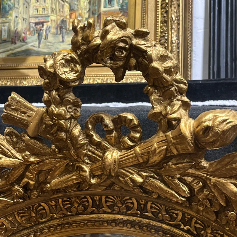 Espejo francés estilo Luis XVI con marco de madera yeso moldurado y pátina dorada fines s.XIX