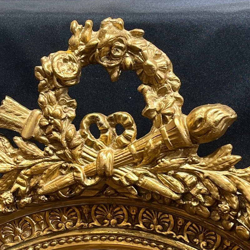 Espejo francés estilo Luis XVI con marco de madera yeso moldurado y pátina dorada fines s.XIX