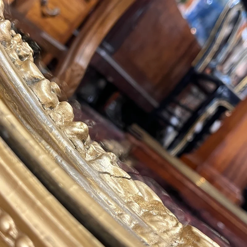 Espejo francés estilo Luis XVI con marco de madera yeso moldurado y pátina dorada fines s.XIX