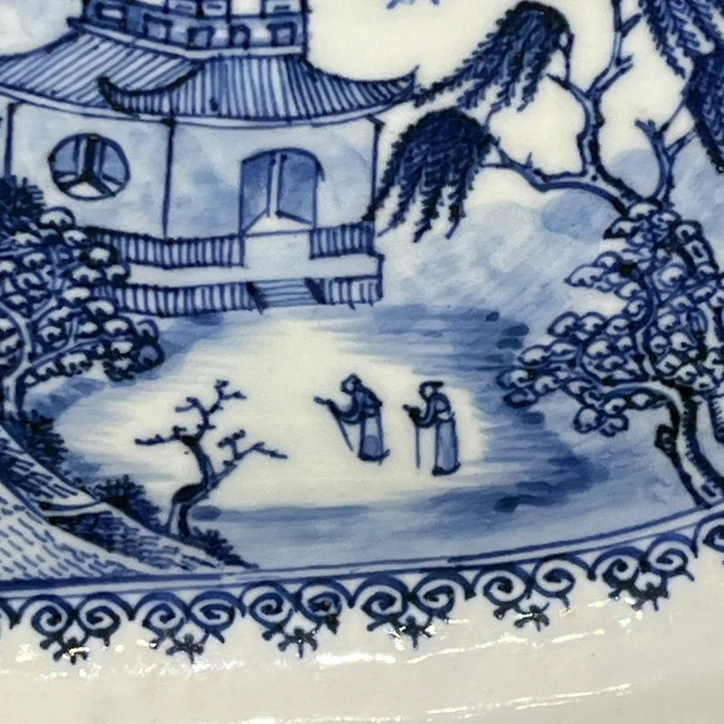 Pair of octagonal porcelain plates, East India Company, 19th century