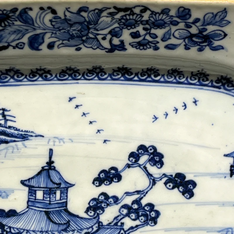 Pair of octagonal porcelain plates, East India Company, 19th century