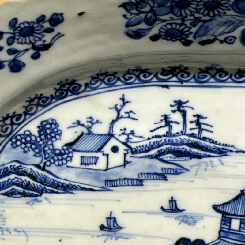 Pair of octagonal porcelain plates, East India Company, 19th century