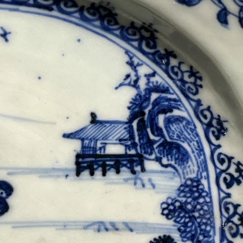Pair of octagonal porcelain plates, East India Company, 19th century