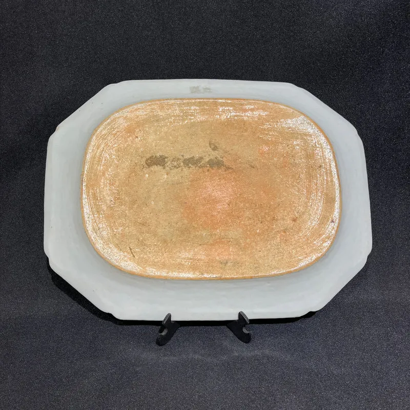 Pair of octagonal porcelain plates, East India Company, 19th century