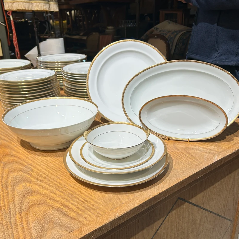 Juego de porcelana francesa Limoges con borde de oro diseño espiga para 12 personas