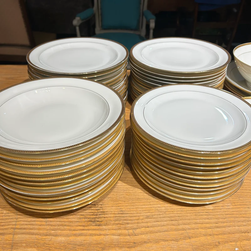 Juego de porcelana francesa Limoges con borde de oro diseño espiga para 12 personas