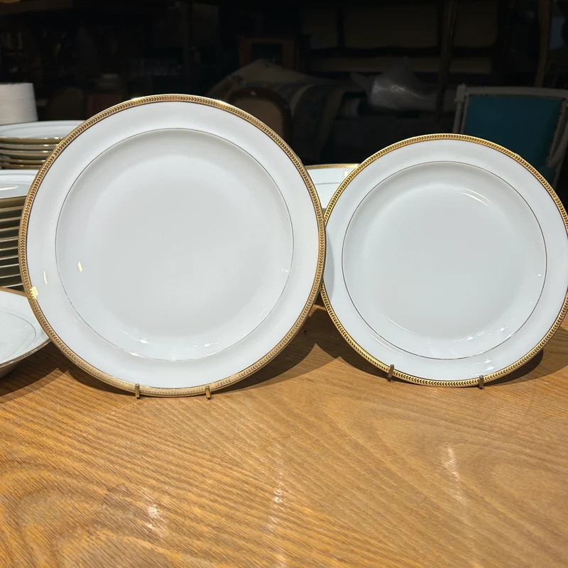 Juego de porcelana francesa Limoges con borde de oro diseño espiga para 12 personas