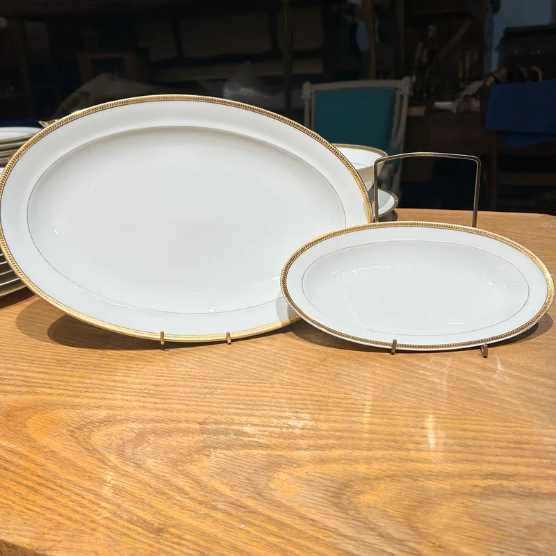 Juego de porcelana francesa Limoges con borde de oro diseño espiga para 12 personas