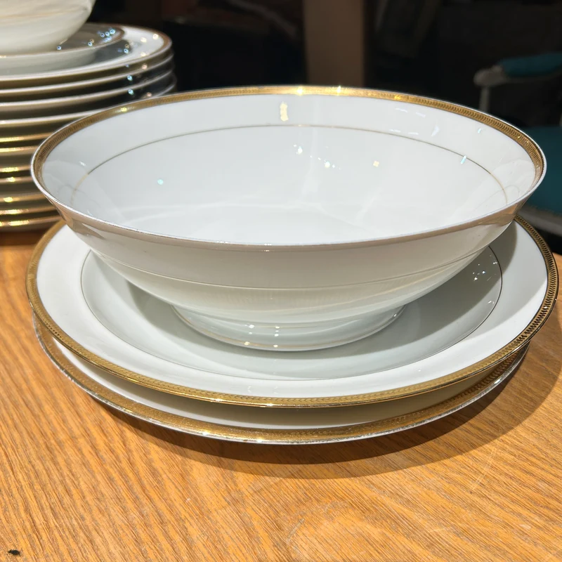 Juego de porcelana francesa Limoges con borde de oro diseño espiga para 12 personas