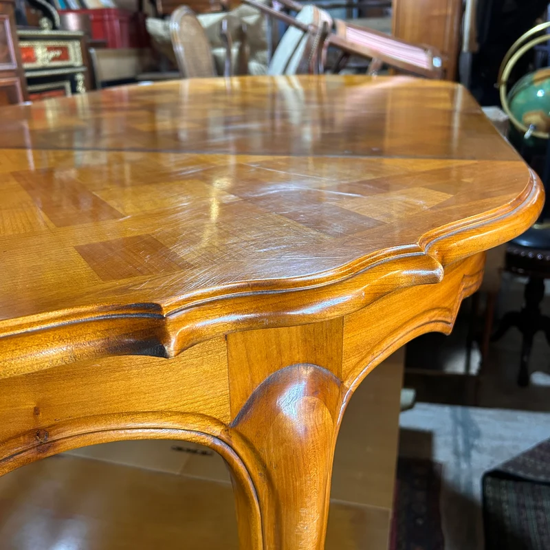 Mesa de comedor francesa estilo Luis XV en citronnier marquetería parquet tres medidas