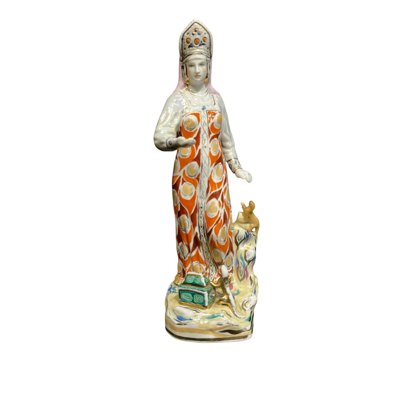 Figura de porcelana rusa 'Reina de la montaña de cobre'
