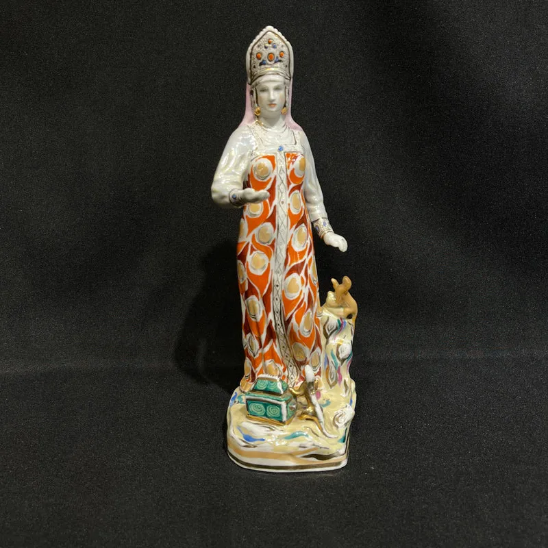 Figura de porcelana rusa 'Reina de la montaña de cobre'