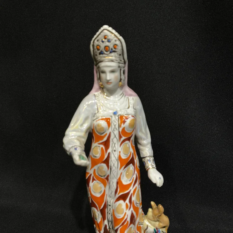 Figura de porcelana rusa 'Reina de la montaña de cobre'