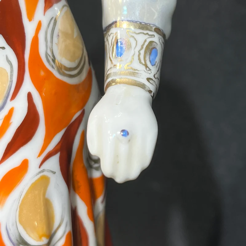 Figura de porcelana rusa 'Reina de la montaña de cobre'