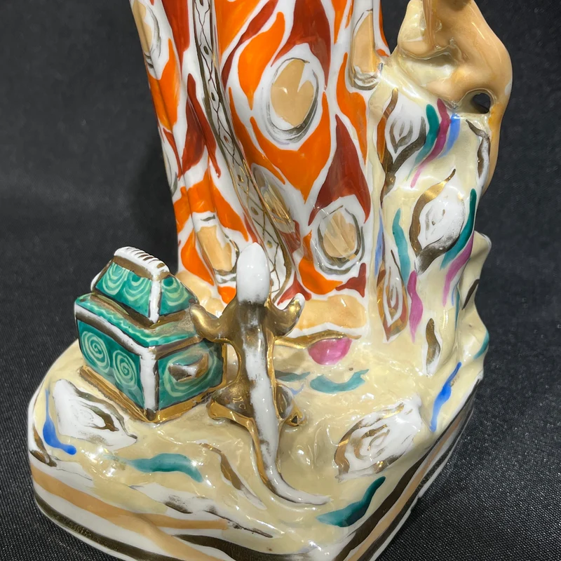 Figura de porcelana rusa 'Reina de la montaña de cobre'