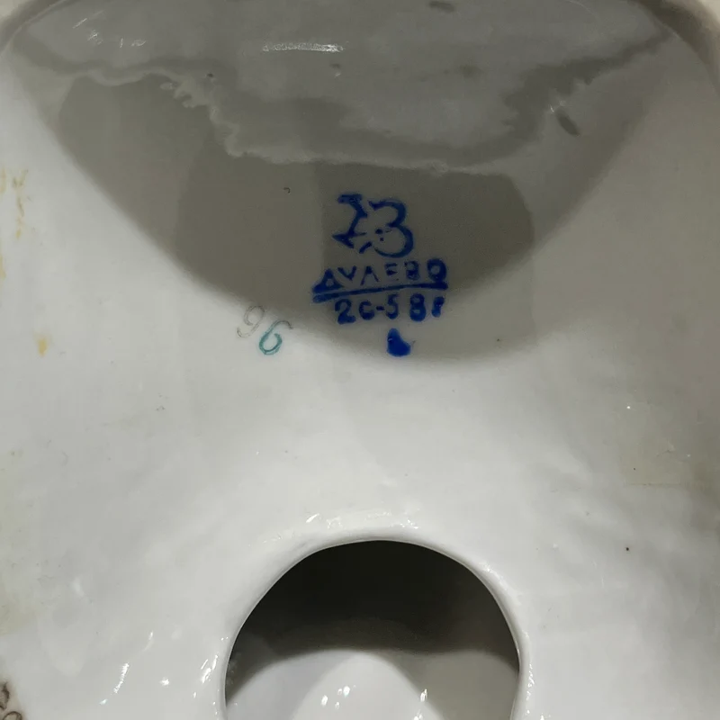 Figura de porcelana rusa 'Reina de la montaña de cobre'