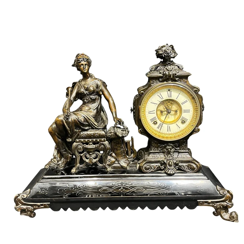 Reloj de mesa decorativo en peltre y bronce estilo Imperio fábrica Ansonia New York 1881