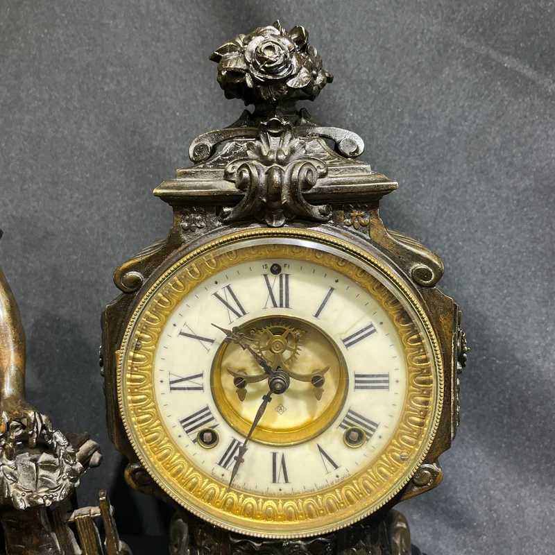 Reloj de mesa decorativo en peltre y bronce estilo Imperio fábrica Ansonia New York 1881