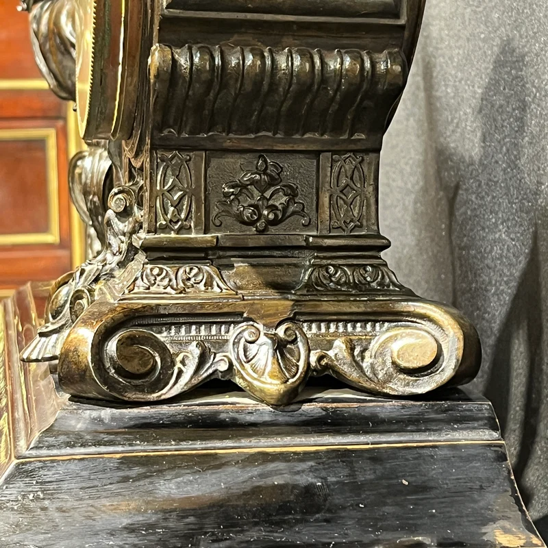 Reloj de mesa decorativo en peltre y bronce estilo Imperio fábrica Ansonia New York 1881