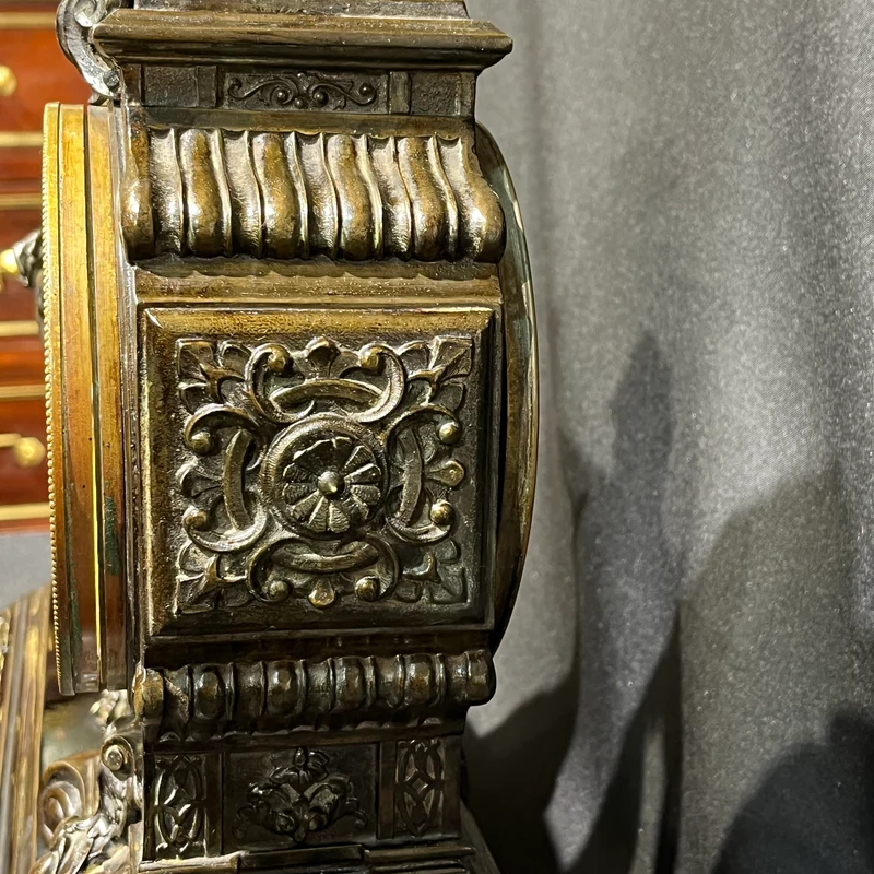 Reloj de mesa decorativo en peltre y bronce estilo Imperio fábrica Ansonia New York 1881