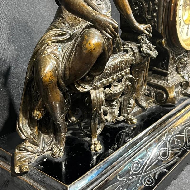 Reloj de mesa decorativo en peltre y bronce estilo Imperio fábrica Ansonia New York 1881