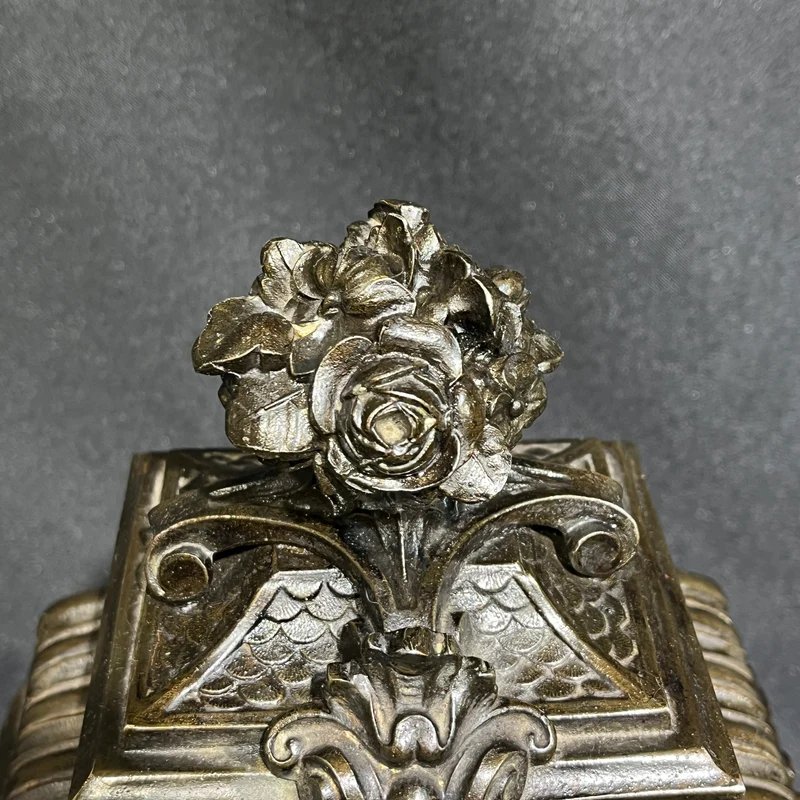 Reloj de mesa decorativo en peltre y bronce estilo Imperio fábrica Ansonia New York 1881
