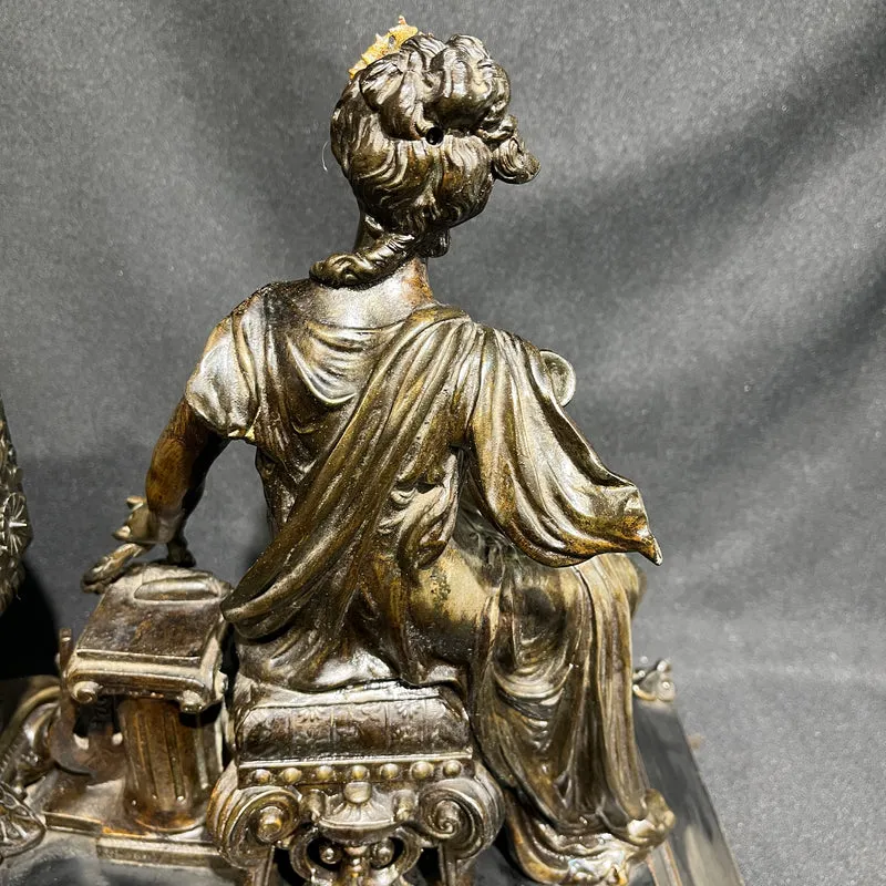 Reloj de mesa decorativo en peltre y bronce estilo Imperio fábrica Ansonia New York 1881